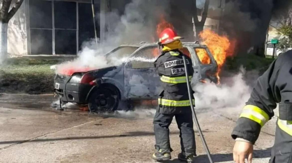 El hombre se prendió fuego en la puerta de su casa. Foto: 0223.