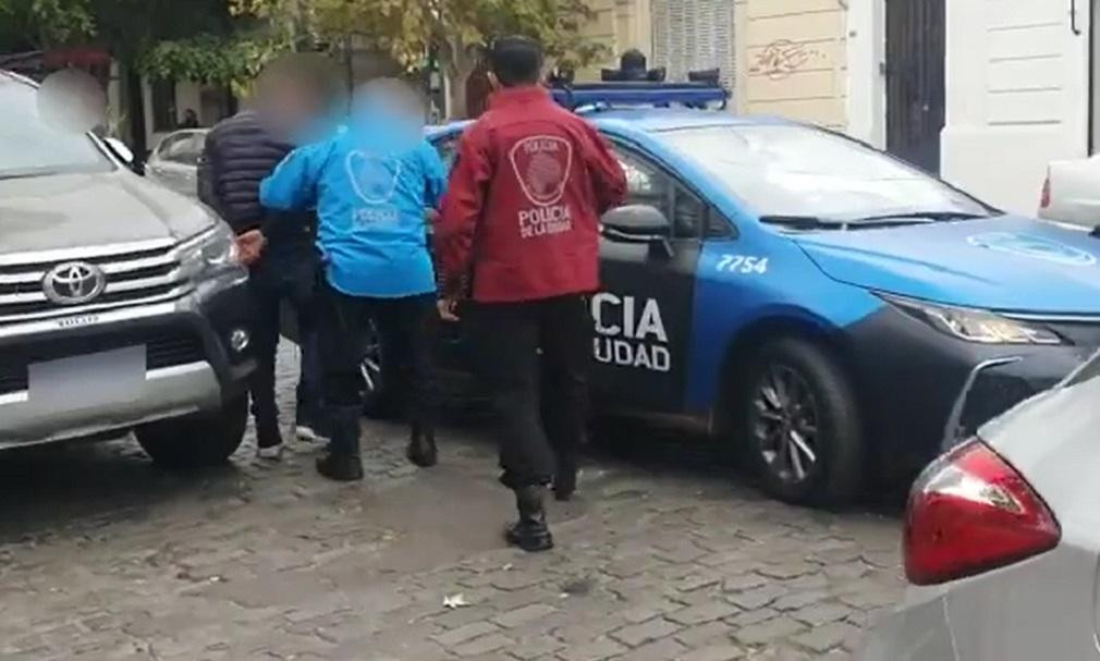 Dos delincuentes extranjeros detenidos, foto captura video Youtube CABA