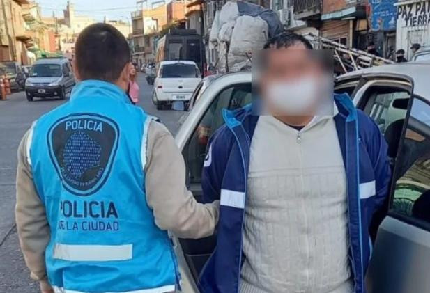 Detención de una pareja por un presunto abuso sexual de una beba en Barracas. Foto: NA.