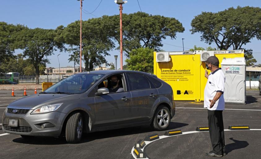 El examen para otorgar la licencia de conducir en la Ciudad se tomará en la calle. Foto: NA.