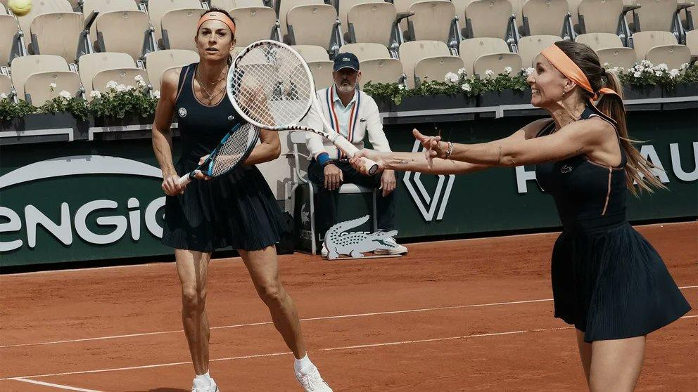 Gisela Dulko y Gabriela Sabatini en Roland Garros.