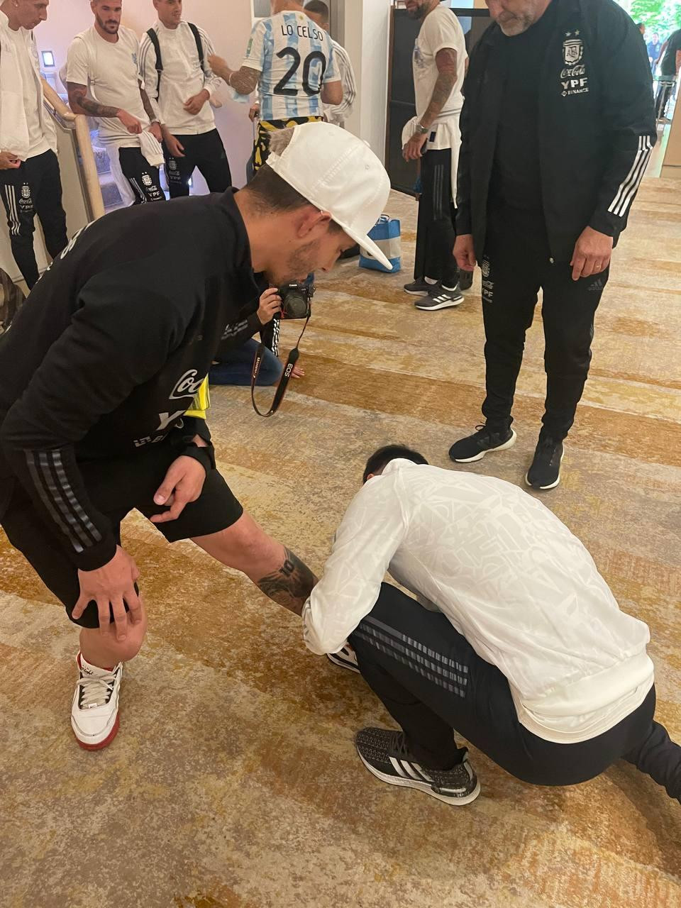 Cristian Solera y Lionel Messi, Foto Martín Insaurralde, Canal 26	