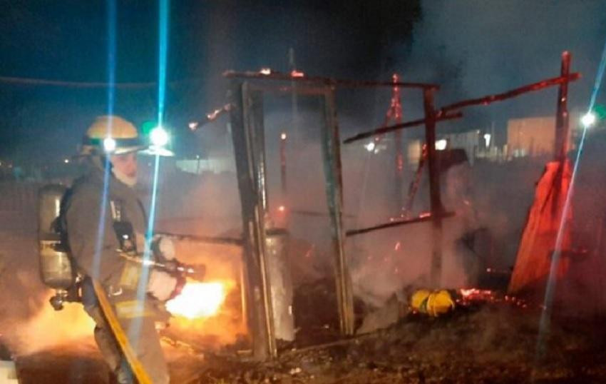 Una mujer y su niña de siete años murieron por un incendio en Neuquén. Foto: NA.