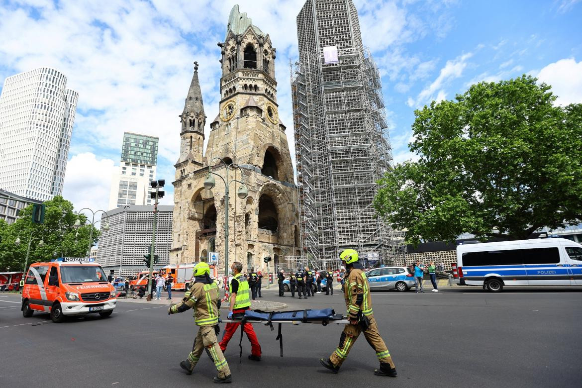 Auto atropelló a peatones en Berlín, Reuters