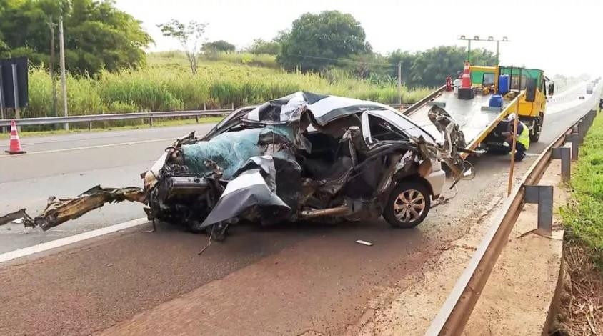 Así quedó el auto en el que viajaba el hijo del periodista. Foto: NA.