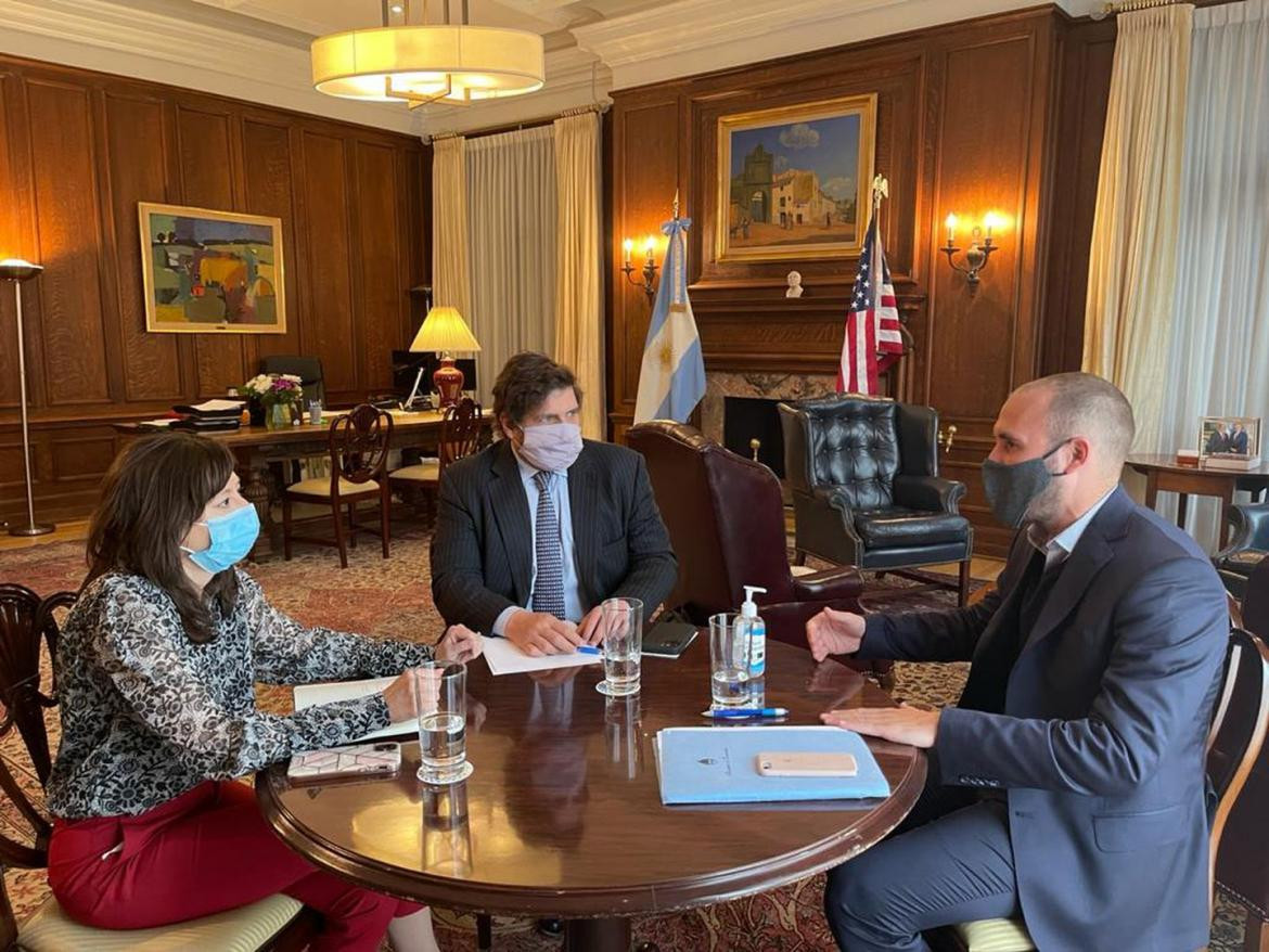 Martín Guzmán y el representante permanente de Argentina en el Fondo, Sergio Chodos, en una de las reuniones con los equipos técnicos del FMI. Foto: Ministerio de Economía.