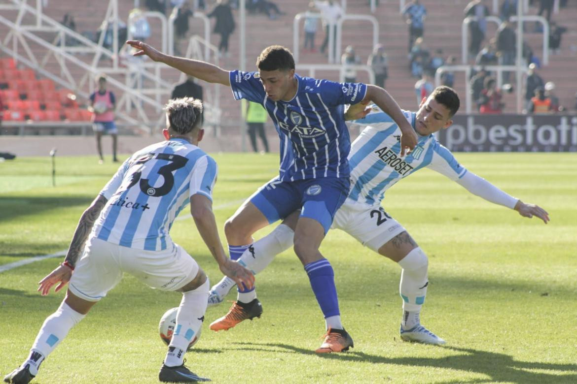 Godoy Cruz vs. Racing, fútbol argentino, NA	