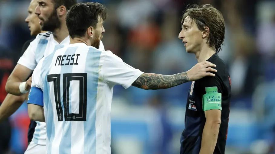 Lionel Messi y Luka Modric, fútbol. Foto: Reuters.