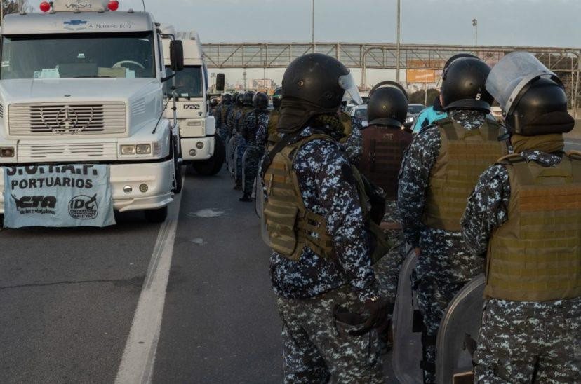 Corte de transportistas por faltante de gasoil.