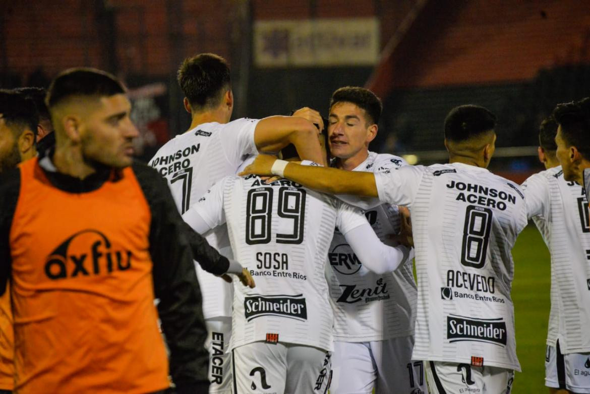 Festejo de Patronato ante Colón por la Copa Argentina. Foto: @ClubPatronatoOf.