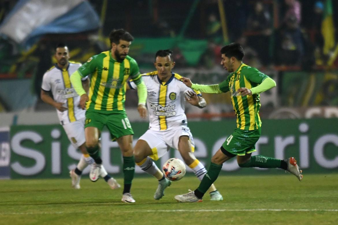 Aldosivi y Rosario Central por la Liga Profesional de Futbol. Foto NA