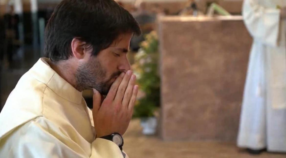 El sacerdote Juan María Molina compartió un diálogo que se volvió viral. Foto: Twitter @lagarto87.