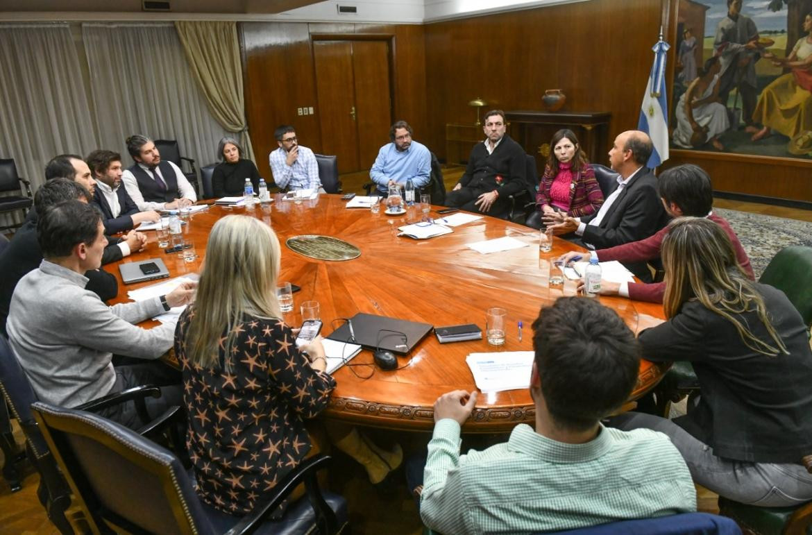 Batakis, encabezó esta tarde su primera reunión de gabinete, tras oficializar al equipo de colaboradores. NA