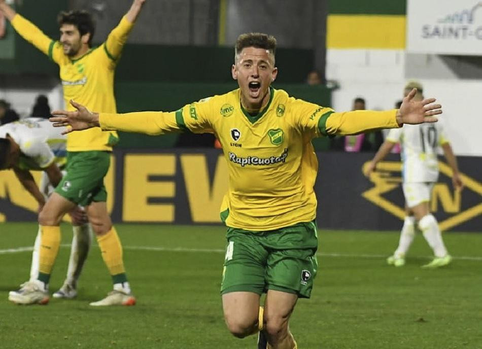  Nicolás Tripicchio festeja el tercer gol de Defensa y Justicia ante Aldosivi. Foto NA