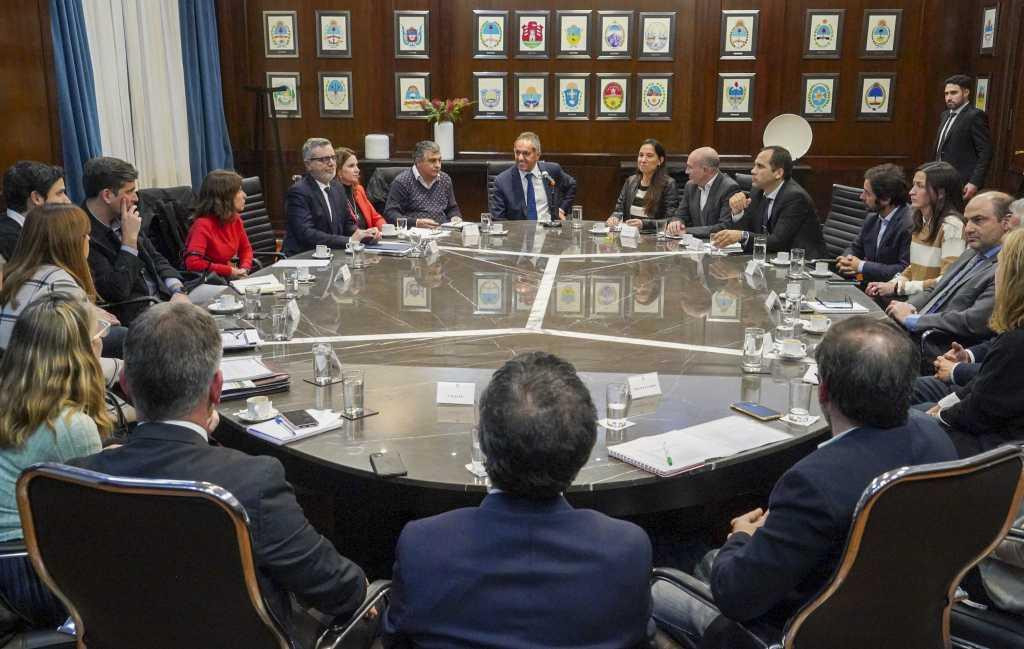 Daniel Scioli con representantes de empresas alimenticias. Foto NA