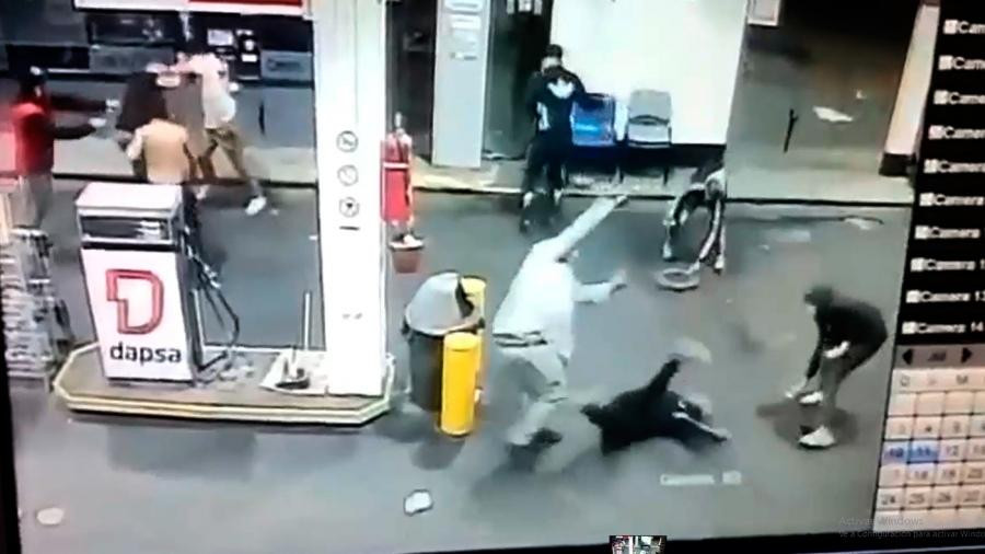 Momentos previos al ataque en estación de servicio. Foto: captura video.