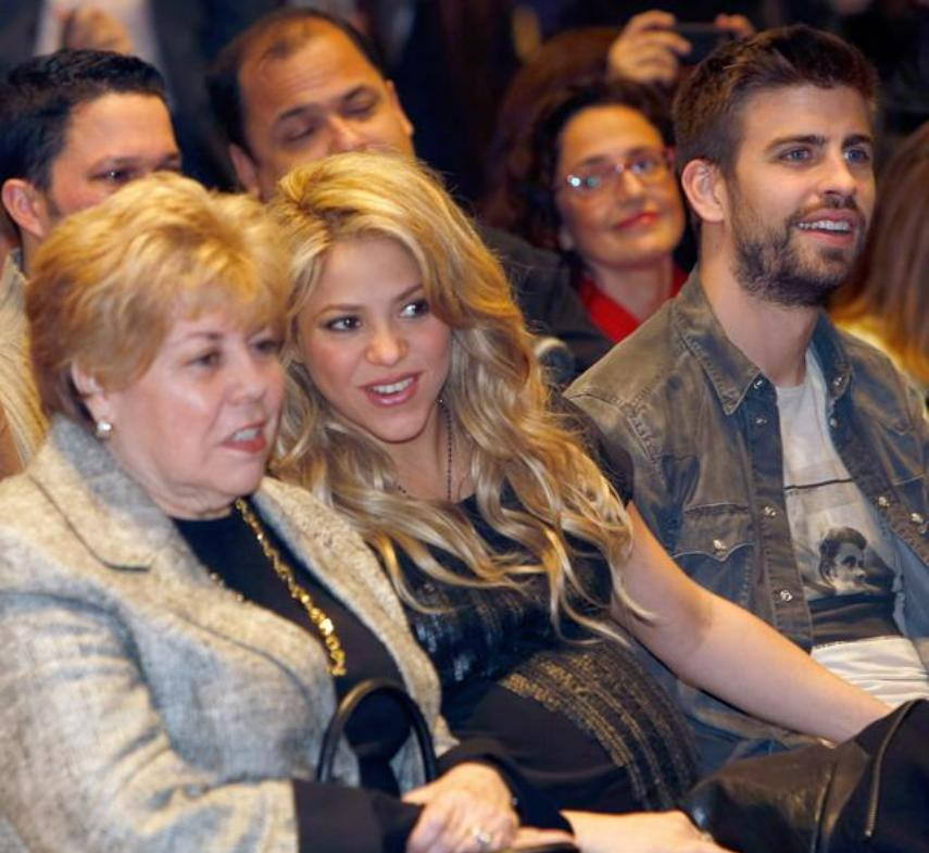 Piqué junto a su ex esposa y su ex suegra. Foto: redes sociales.