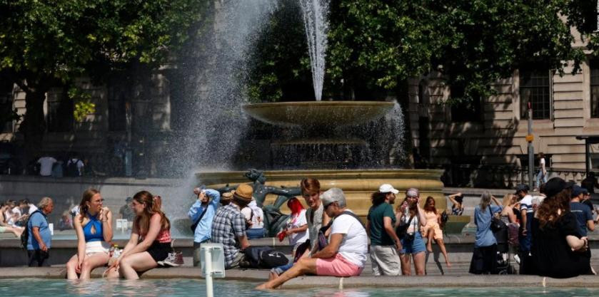 Las autoridades indicaron no exponerse al sol e hidratarse constantemente. Foto: NA.