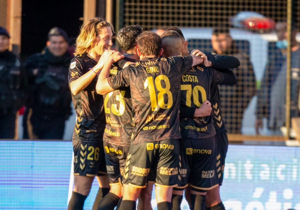 Platense venció 2 a 0 a Central Córdoba. Foto NA: