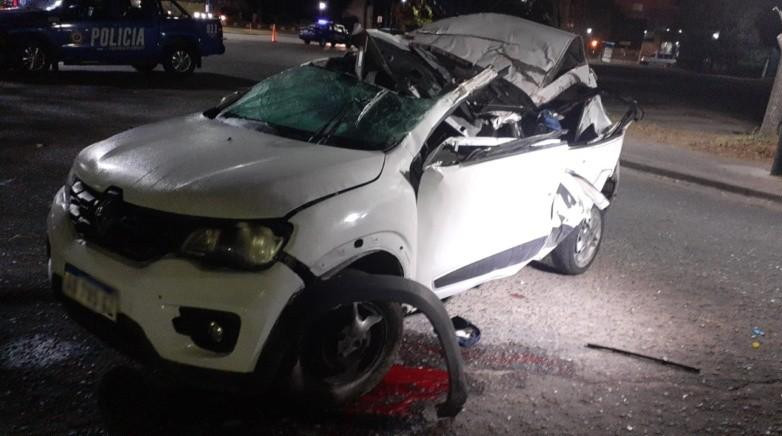 La parte del coche que más se dañó fue la trasera y el techo. Foto: Rosario3.