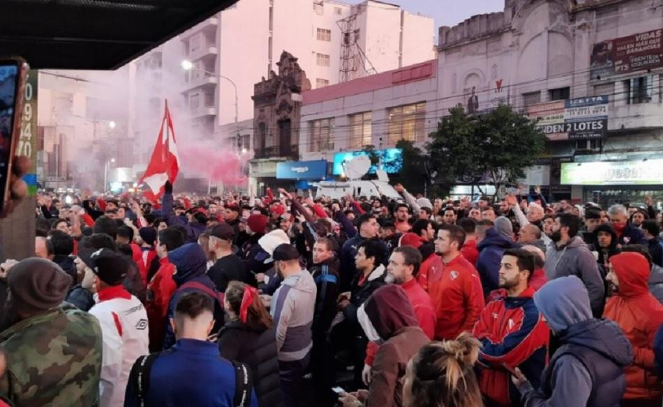 La Asamblea de Independiente terminó con graves incidentes.