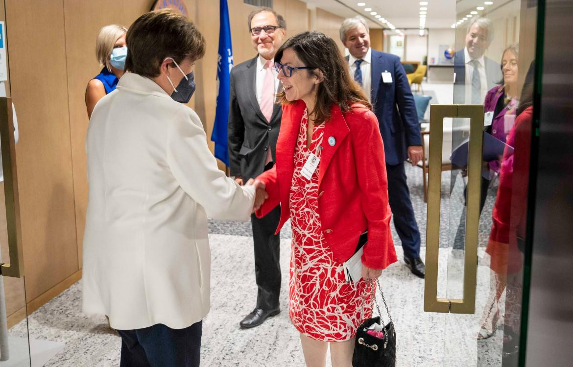 Silvina Batakis, es recibida por la titular del FMI, Kristalina Georgieva. Foto NA