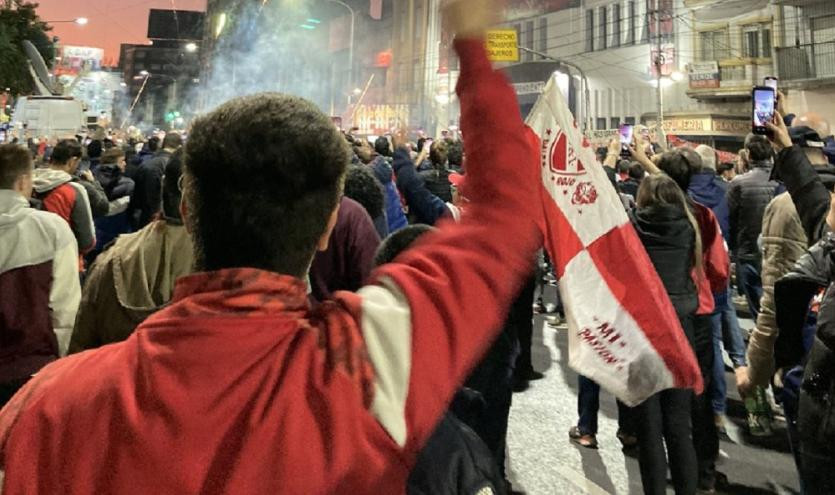 Incidentes con hinchas de Independiente. Foto: NA.