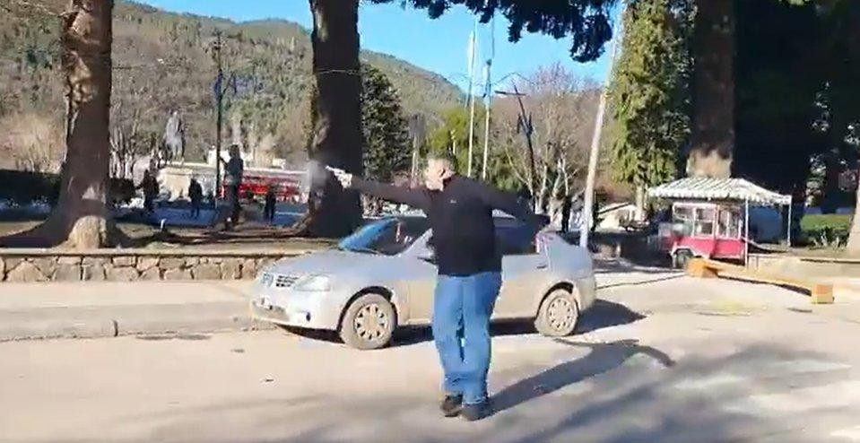 Enfrentamiento a los tiros en centro de San Martín de los Andes. Foto: captura de video.