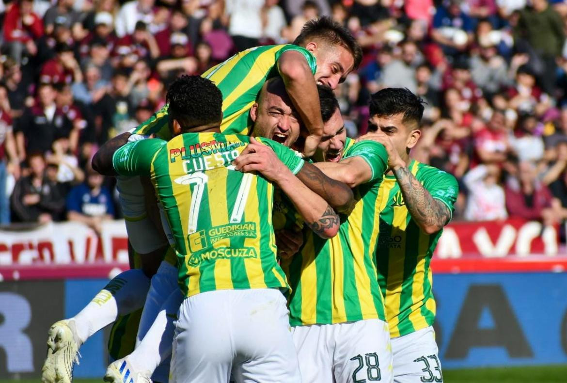 Festejo de Aldosivi, fútbol argentino, NA