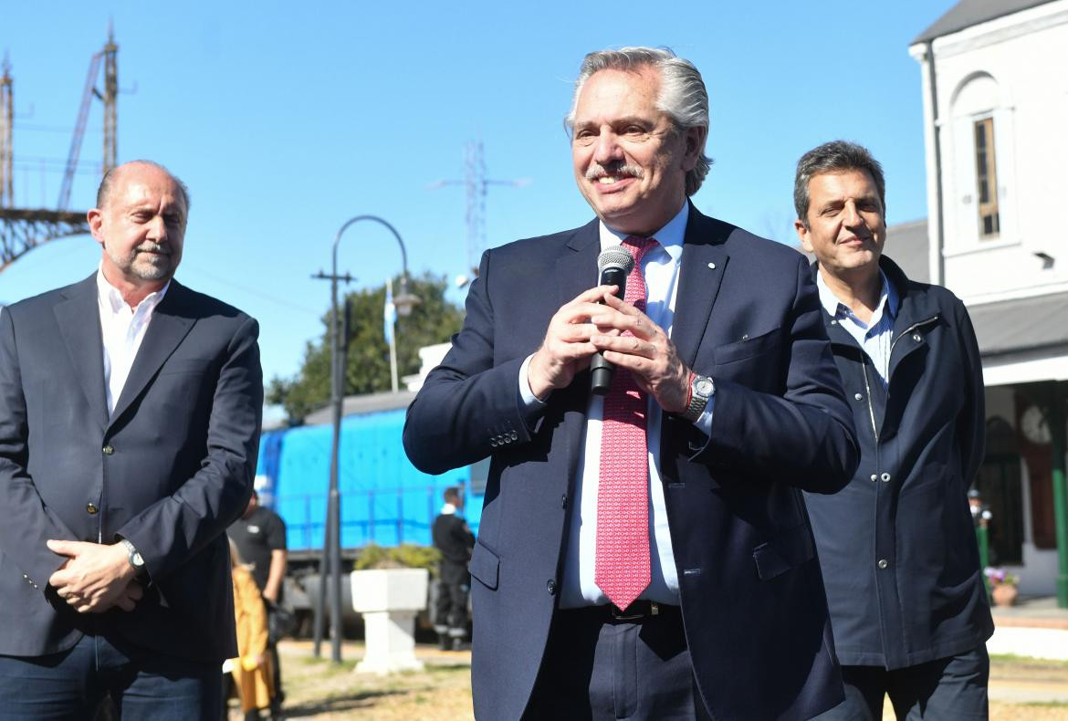 Alberto Fernández junto a Omar Perotti y Sergio Massa. Foto: NA.