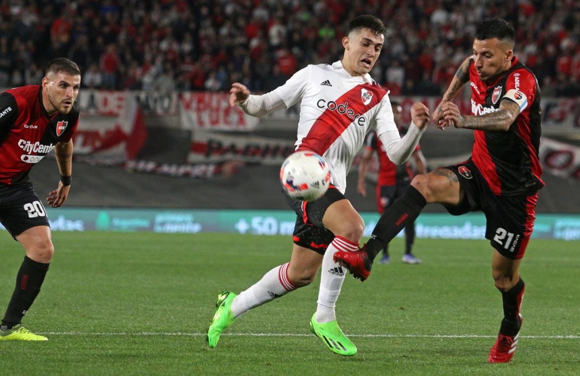 River vs. Newells, NA