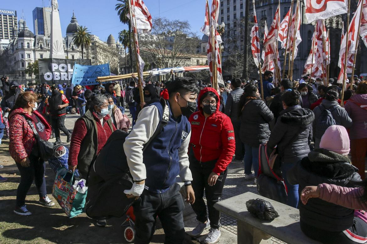 Marcha en plaza de Mayo, NA