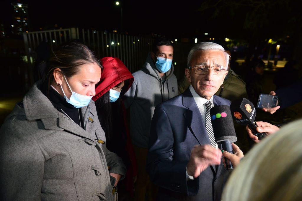 Carlos Nayi y familiares de los bebés fallecidos en Córdoba. Foto: Gentileza La Voz