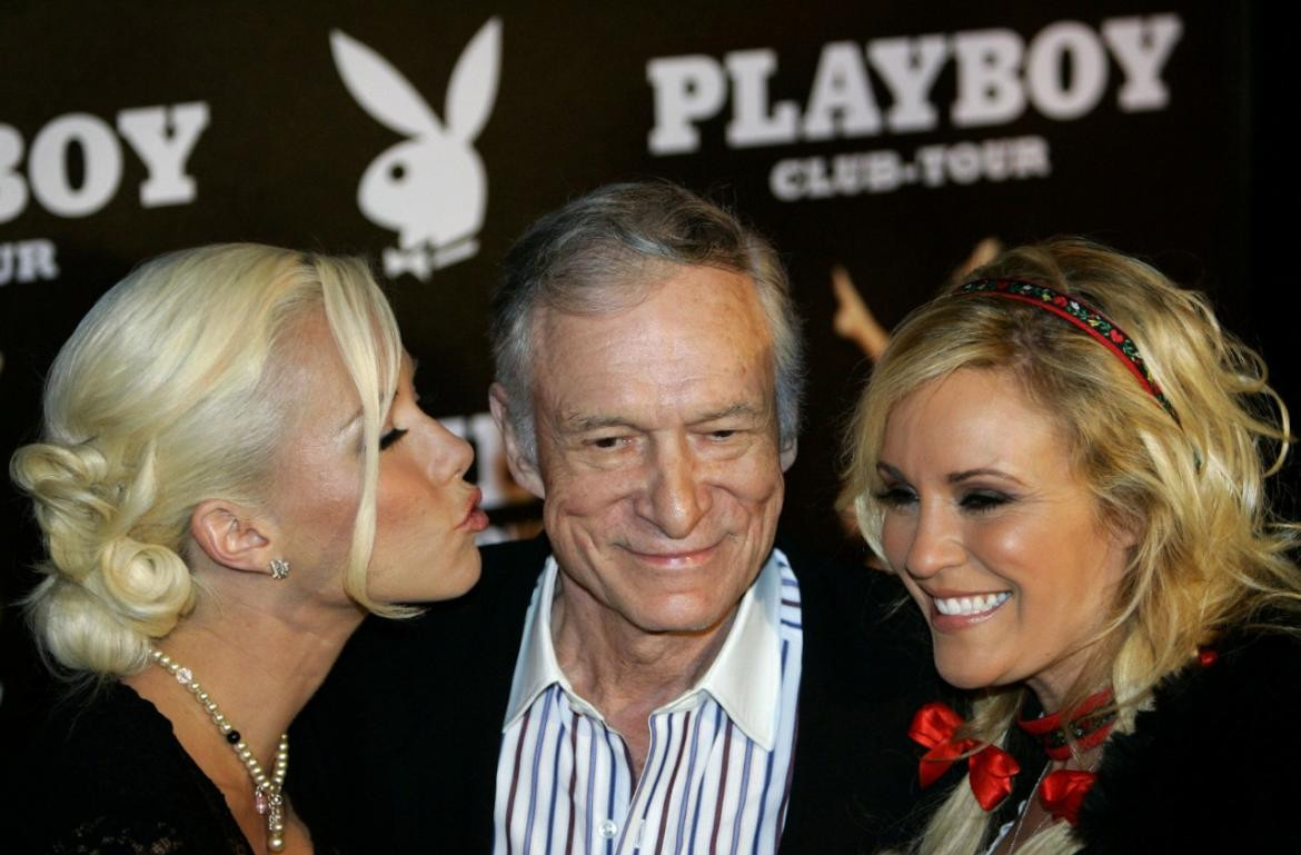 Hugh Hefner, con Bridget Marquardt y Holly Madison. Foto: Reuters.