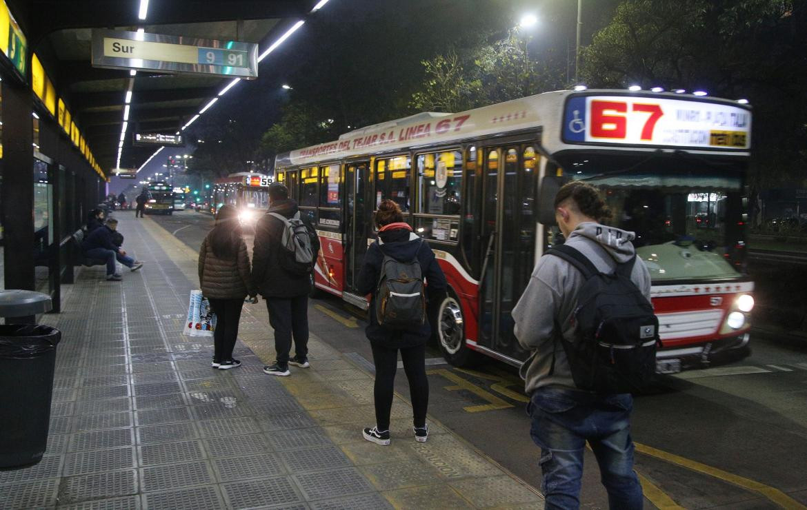 Colectivos, servicio nocturno. Foto: NA.