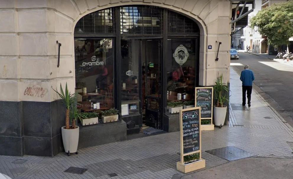 El bar donde fue abandonada una mujer en Rosario. Foto: Google Maps.