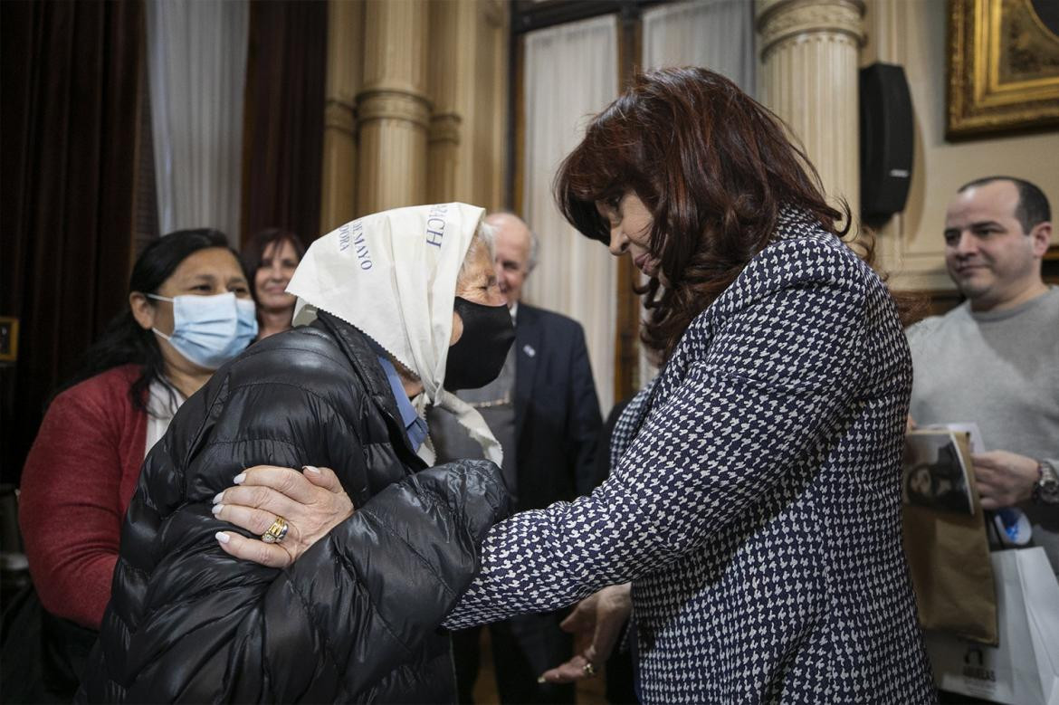 Cristina Fernández de Kirchner recibió a organismos de Derechos Humanos, Foto Twitter CFK	