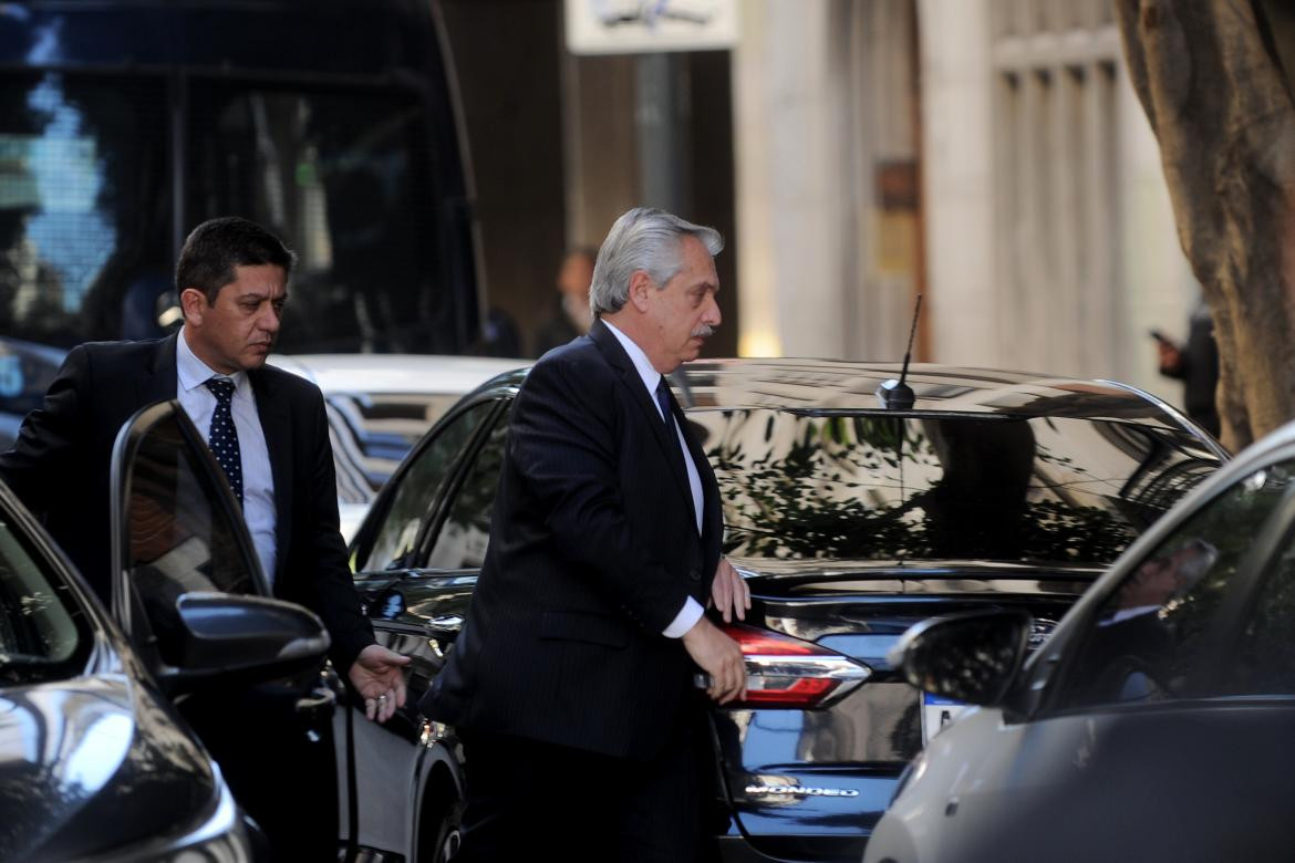 Alberto Fernández en la casa de Cristina Kirchner en Recoleta. Foto: Telam.