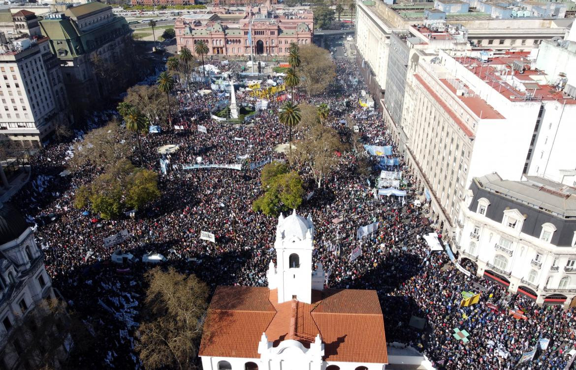 Marcha a Plaza de Mayo tras el intento de magnicidio contra Cristina Kirchner. Foto: Telam.