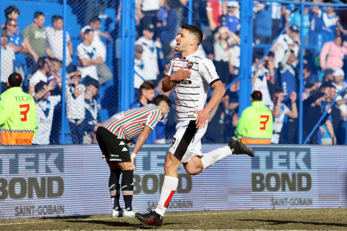 Juan Manuel García le dio el triunfo a Newells contra Vélez. Foto: Twitter @Newells.