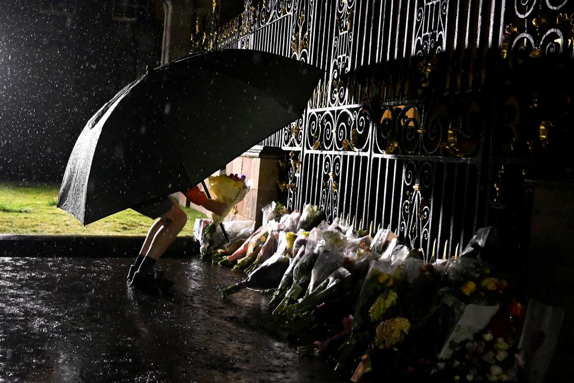 La despedida hacia Isabel II. Foto: Reuters.