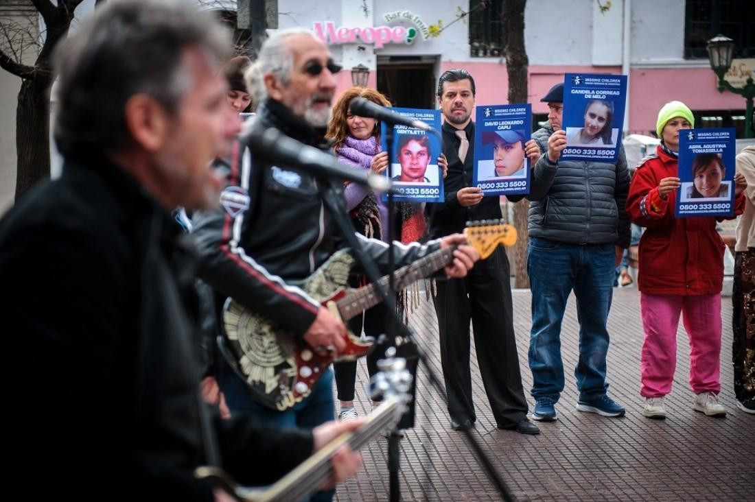 Evento de la banda Ultimatum junto a Missing Children. Foto: Telam.