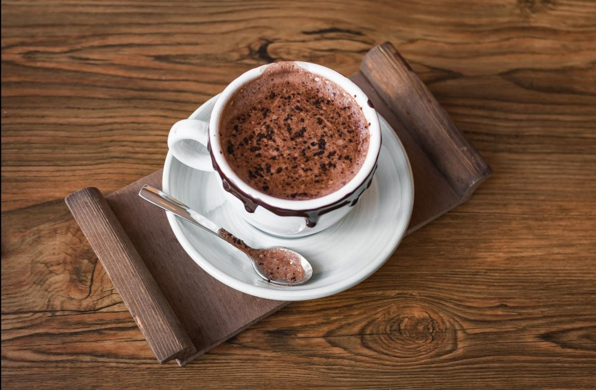 Chocolate caliente_ Foto de Ashkan Forouzani en Unsplash