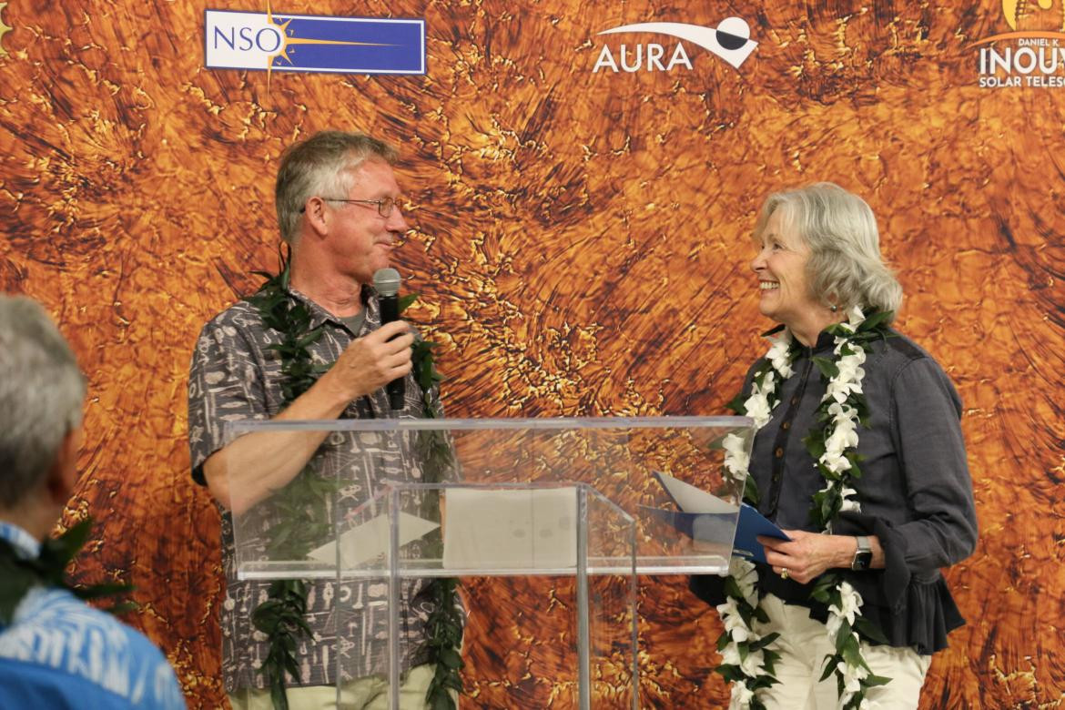 Científicos celebrando las primeras imágenes del Telescopio Solar. Foto: National Science Foundation