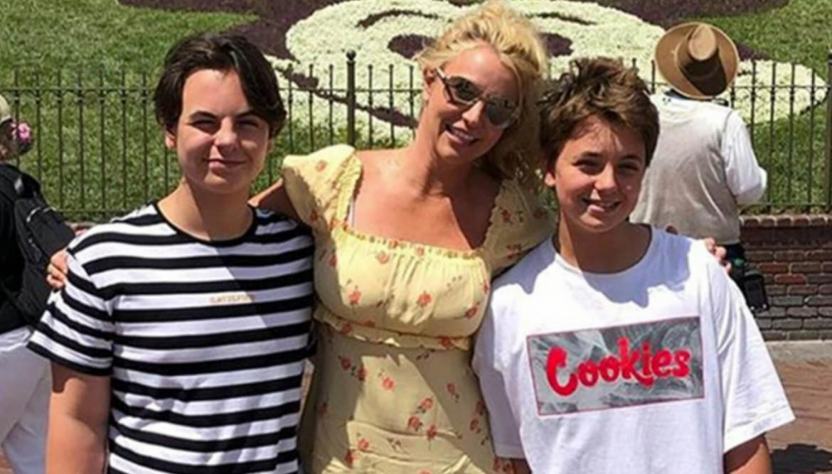 Britney junto a sus hijos. Foto: NA.