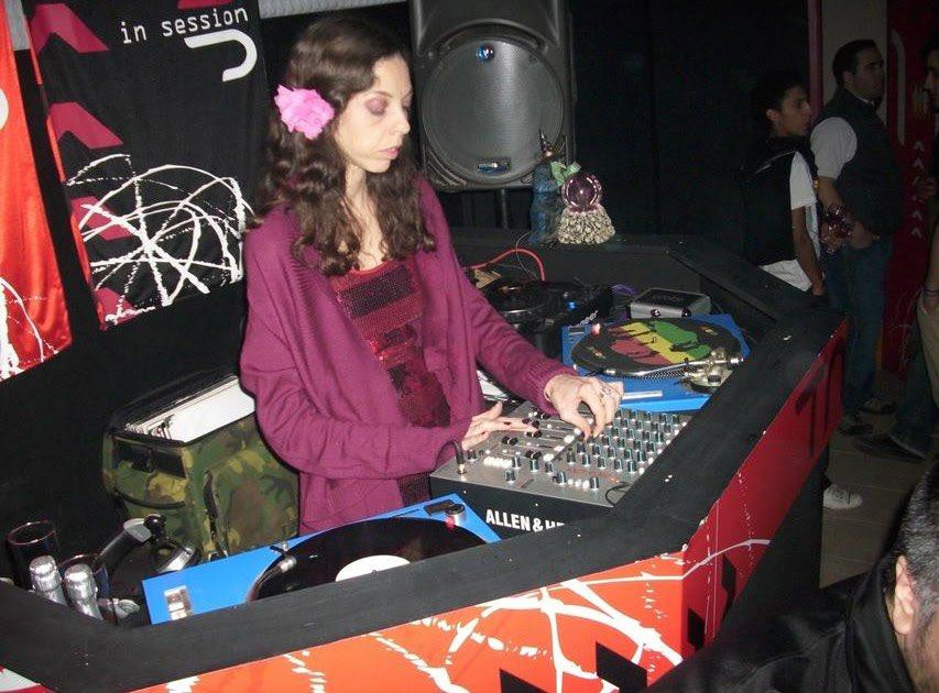 Carla Tintoré, DJ. Foto: Twitter @leogarciapop