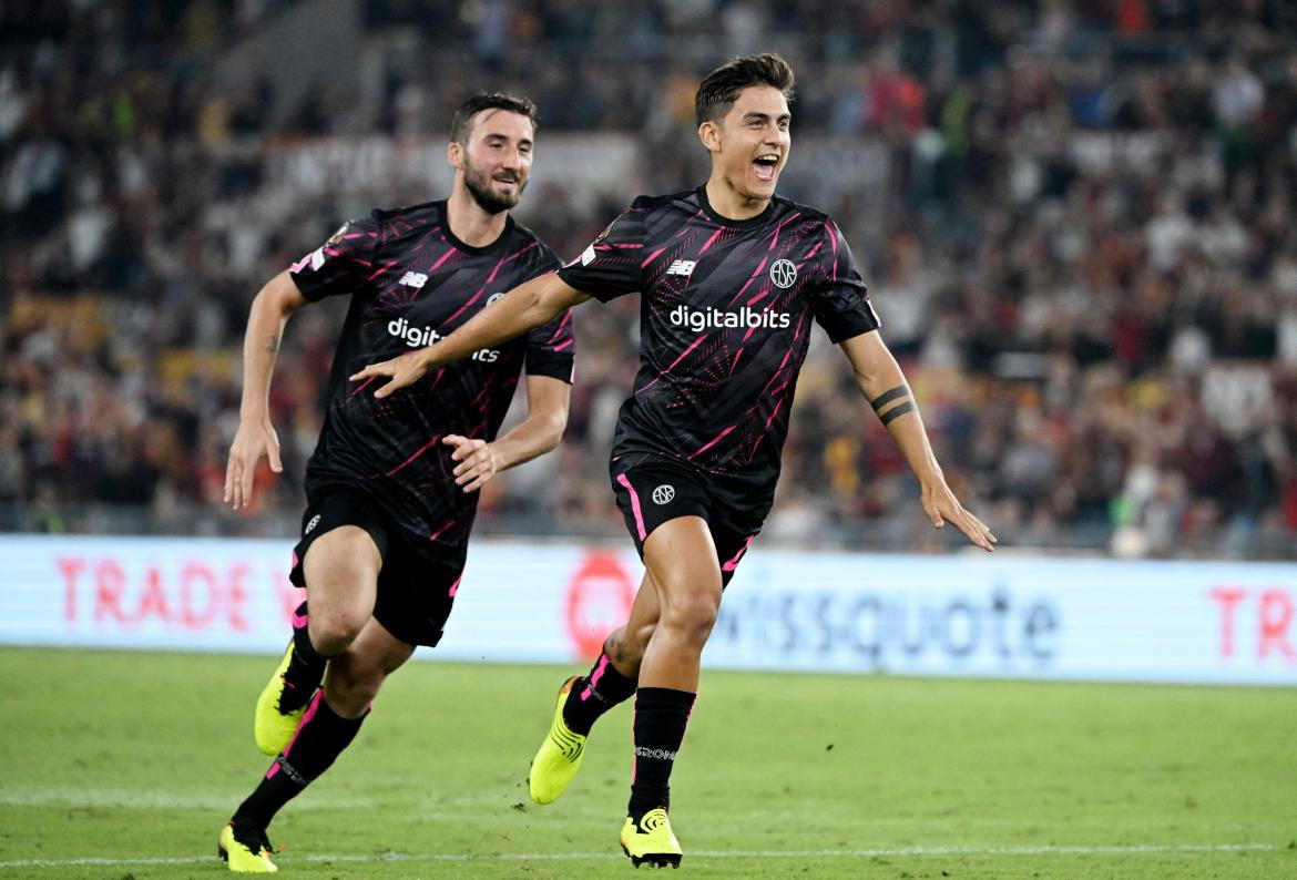 Paulo Dybala convirtió en Europa League. Foto: Reuters.