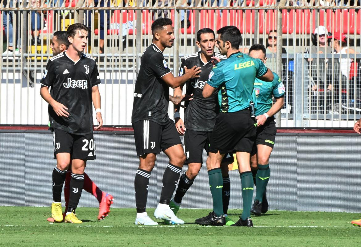 Ángel Di María expulsando ante Monza. Foto: NA.