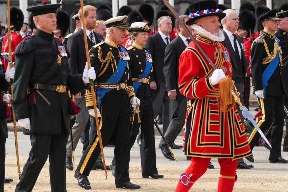 Procesión funeraria de Isabel II. Foto: Reuters.