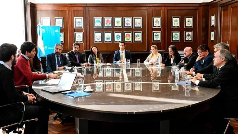 Reunión con autoridades de Comercio por faltante de figuritas. Foto: prensa Casa Rosada